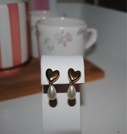 Heart with pearl drop earring