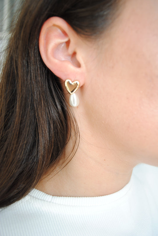 Heart with pearl drop earring